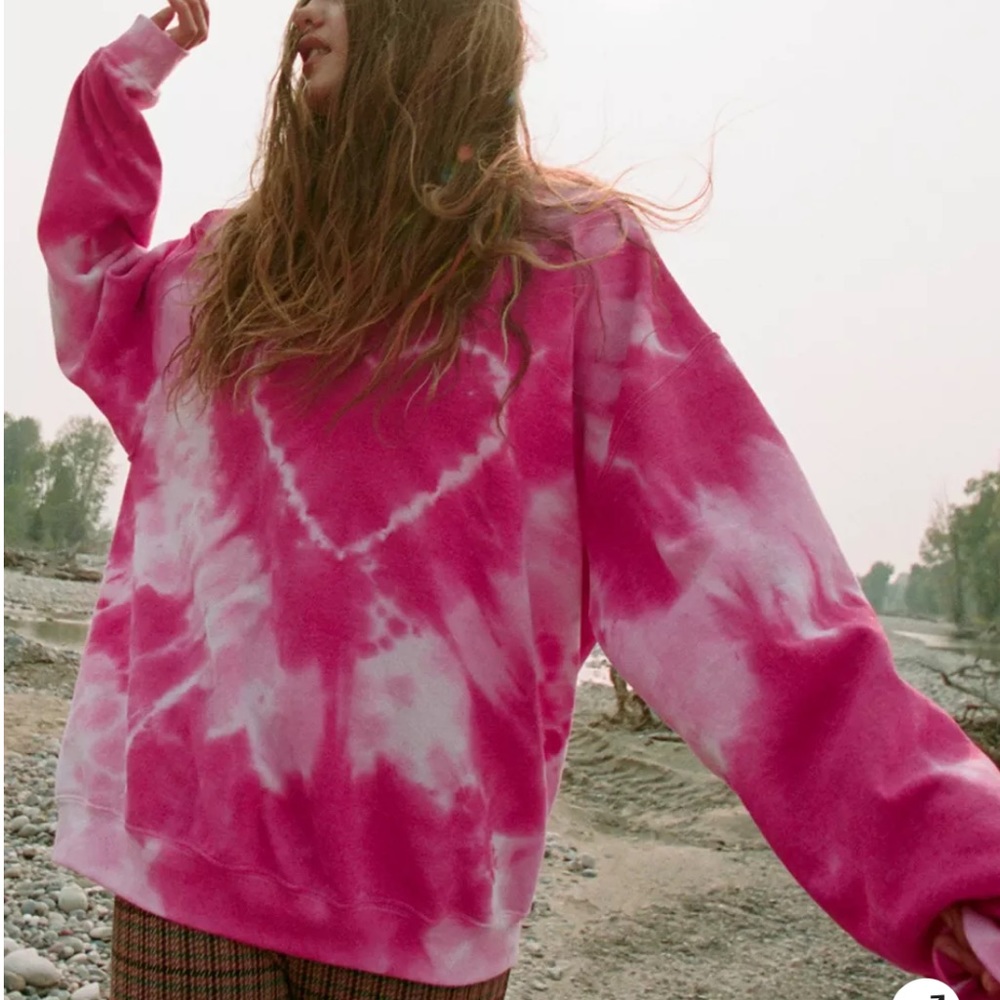 urban heart tie dye crew neck